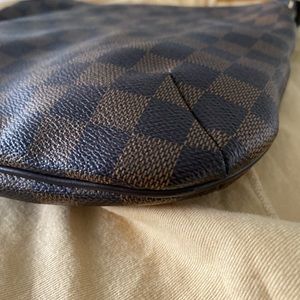 Louis Vuitton Damier crossbody